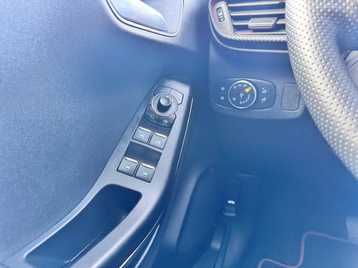 Fahrzeugabbildung Ford Puma 1.0 EcoBoost MHEV ST-Line X Automatik