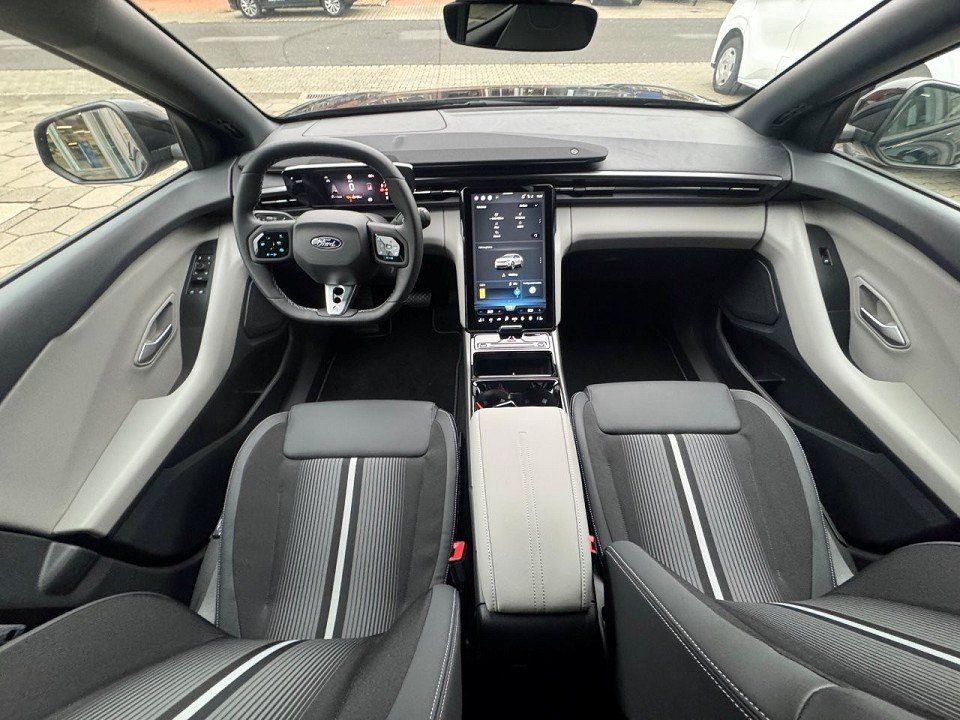 Fahrzeugabbildung Ford Capri EV RWD Select Extended Range