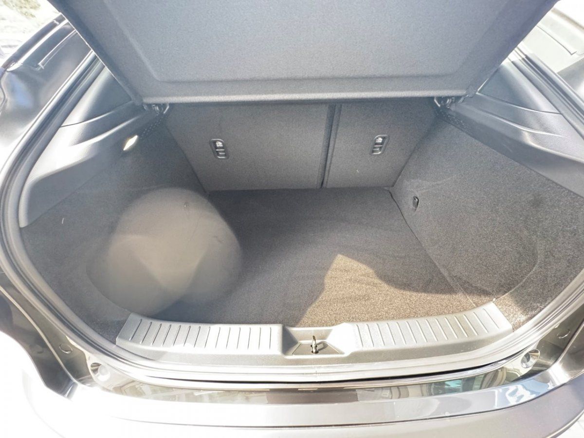 Fahrzeugabbildung Mazda CX-30 2.5L e-SKYACTIV G 140ps FWD Center-Line