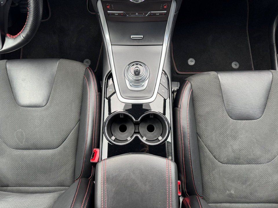 Fahrzeugabbildung Ford S-Max 2.5 FHEV ST-Line Automatik