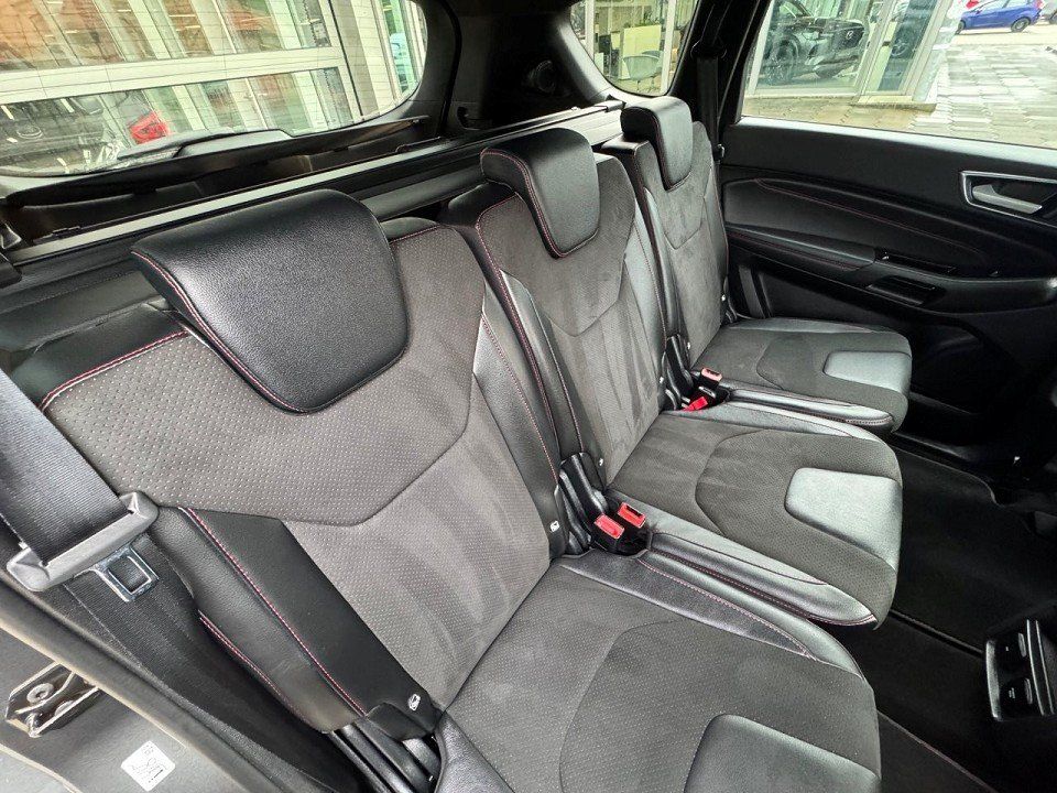 Fahrzeugabbildung Ford S-Max 2.5 FHEV ST-Line Automatik