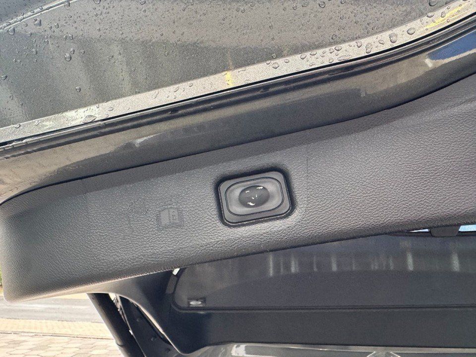 Fahrzeugabbildung Ford S-Max 2.5 FHEV ST-Line Automatik