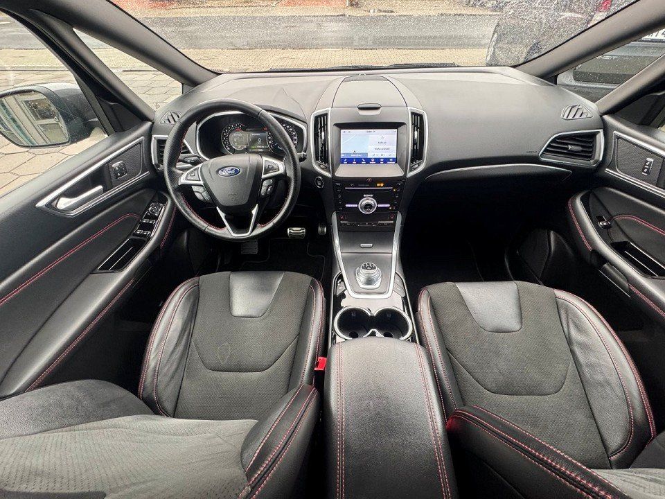 Fahrzeugabbildung Ford S-Max 2.5 FHEV ST-Line Automatik