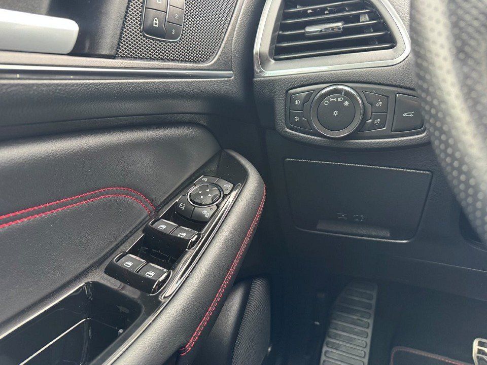 Fahrzeugabbildung Ford S-Max 2.5 FHEV ST-Line Automatik