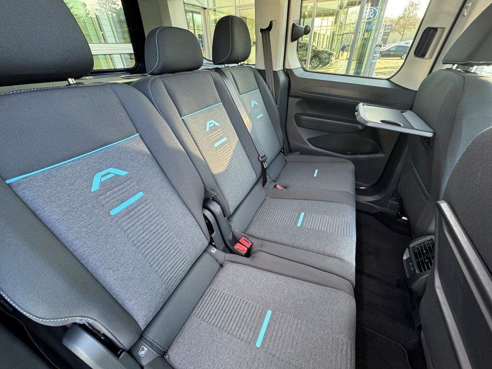 Fahrzeugabbildung Ford Tourneo Connect 1.5 Ecoboost PHEV Active Automat
