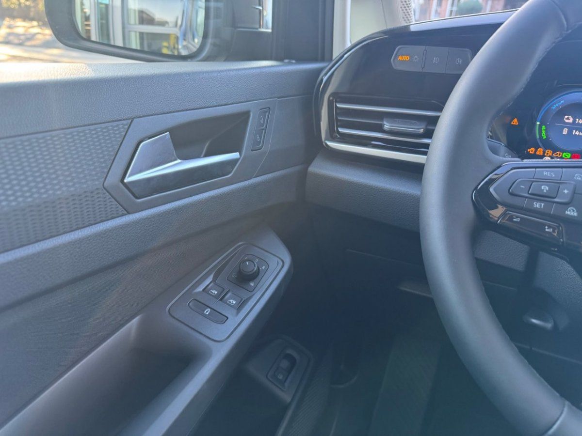 Fahrzeugabbildung Ford Tourneo Connect 1.5 Ecoboost PHEV Active Automat