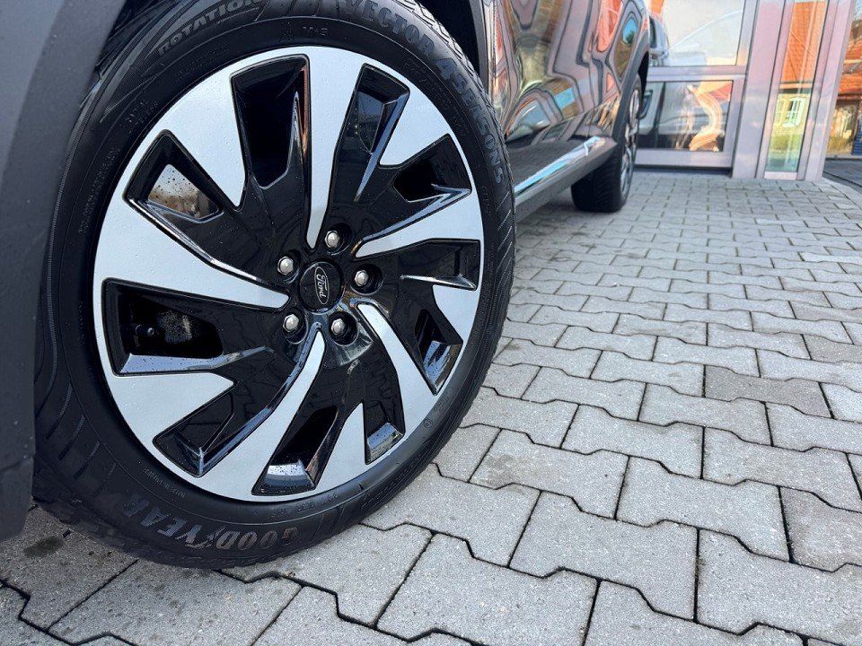 Fahrzeugabbildung Ford Puma 1.0 EcoBoost MHEV Titanium Automatik Puma 1