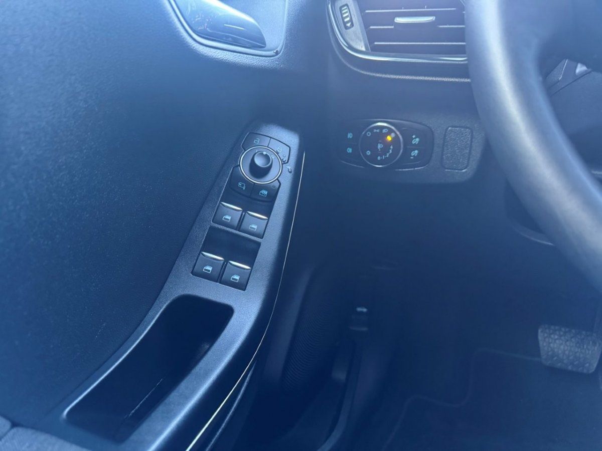 Fahrzeugabbildung Ford Puma 1.0 EcoBoost MHEV Titanium Automatik Puma 1