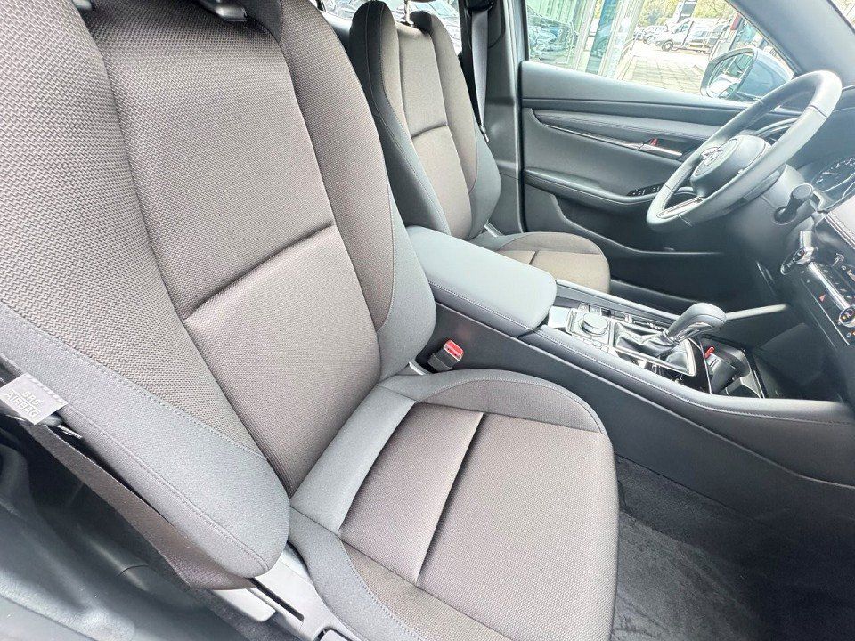 Fahrzeugabbildung Mazda 3 2.5L e-SKYACTIV G 140ps Center-Line