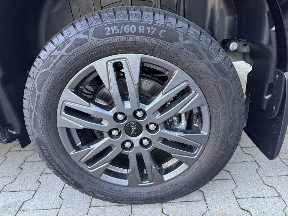 Fahrzeugabbildung Ford Tourneo Custom 2,0 Ecoblue L1 Titanium Automatik