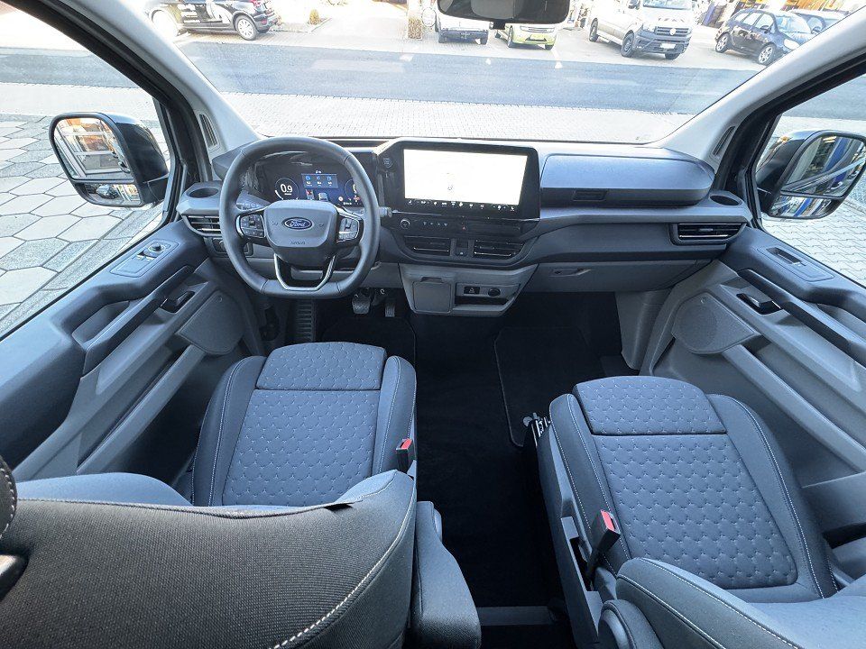 Fahrzeugabbildung Ford Tourneo Custom 2,0 Ecoblue L1 Titanium Automatik