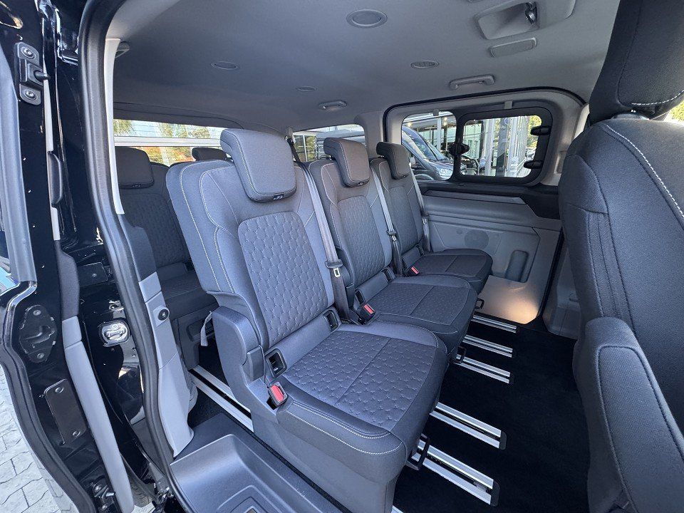 Fahrzeugabbildung Ford Tourneo Custom 2,0 Ecoblue L1 Titanium Automatik