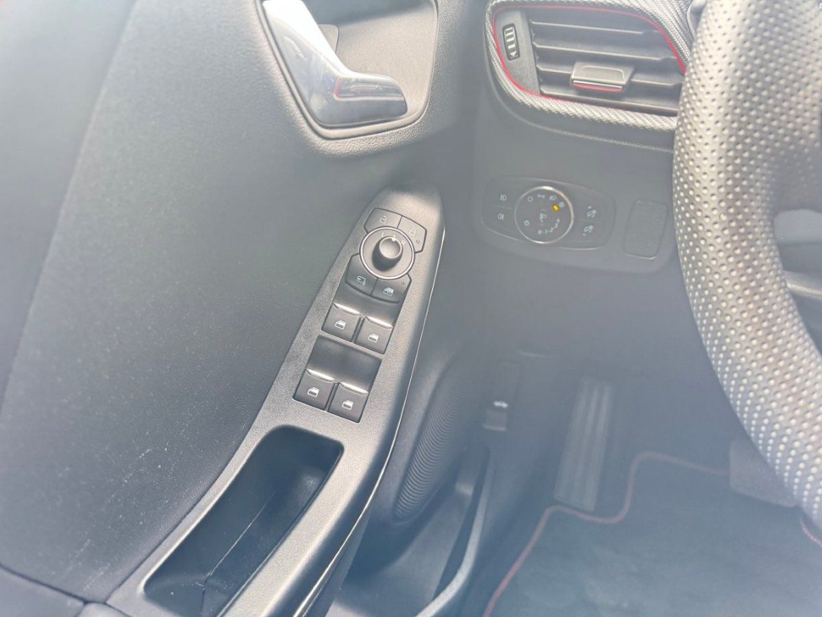 Fahrzeugabbildung Ford Puma 1.0 EcoBoost MHEV ST-Line X Automatik