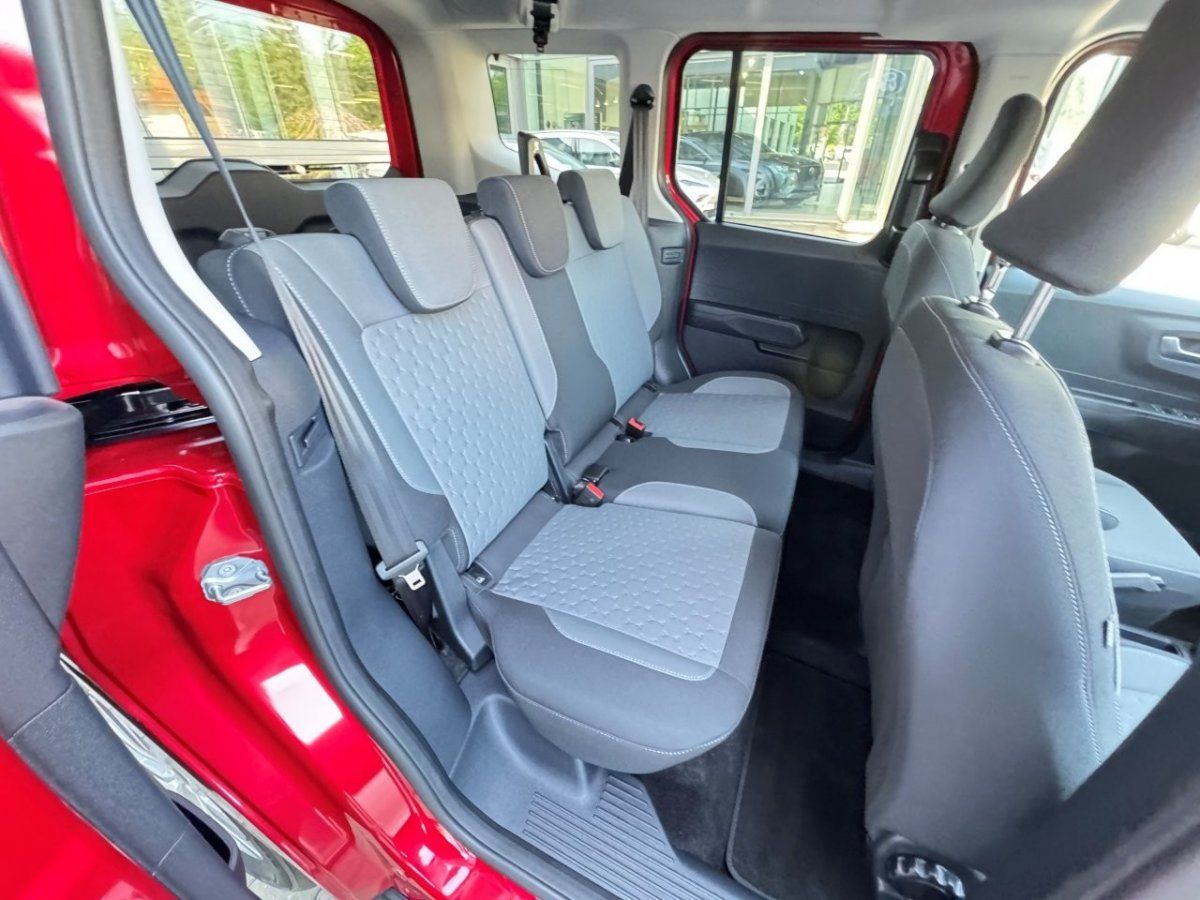 Fahrzeugabbildung Ford Tourneo Courier 1.5 Ecoboost Titanium Automatik