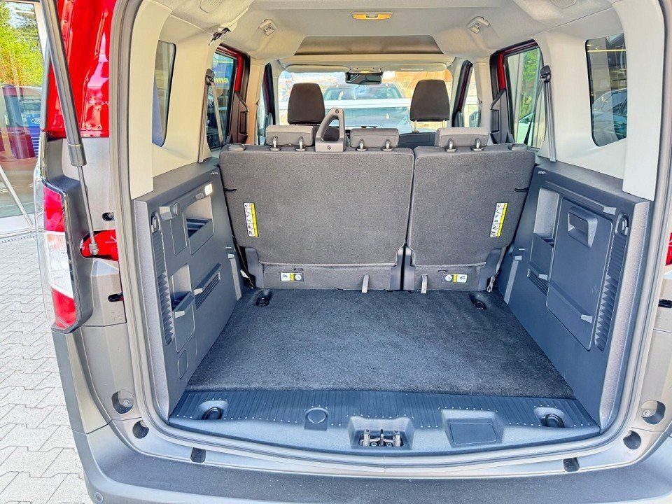 Fahrzeugabbildung Ford Tourneo Courier 1.5 Ecoboost Titanium Automatik