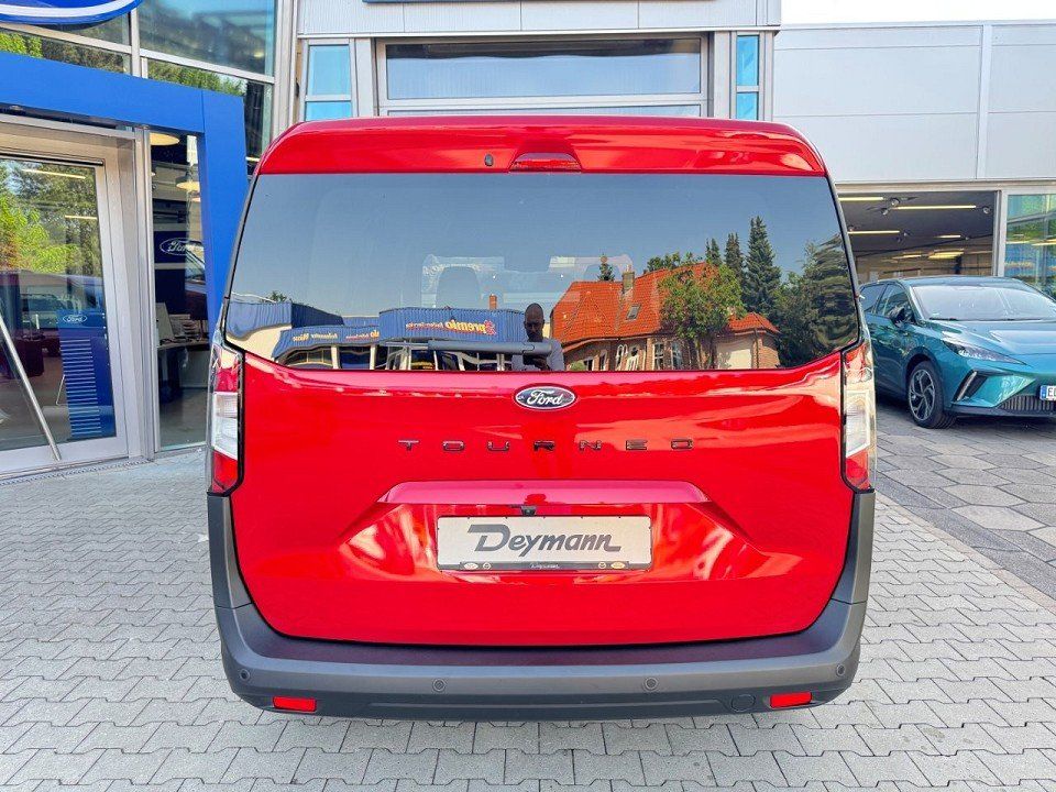 Fahrzeugabbildung Ford Tourneo Courier 1.5 Ecoboost Titanium Automatik