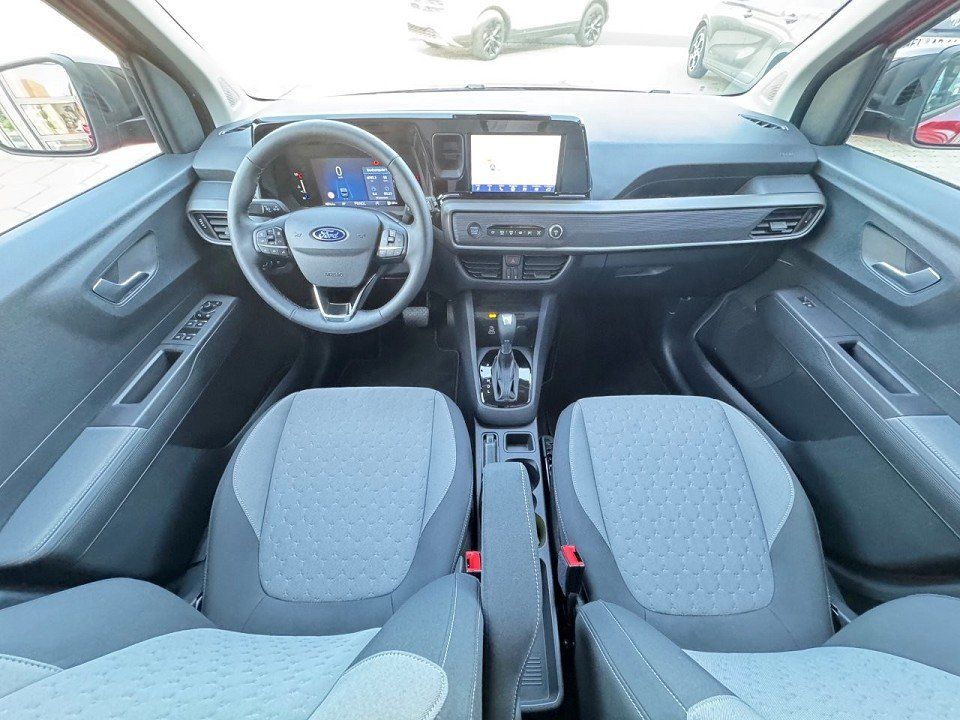 Fahrzeugabbildung Ford Tourneo Courier 1.5 Ecoboost Titanium Automatik