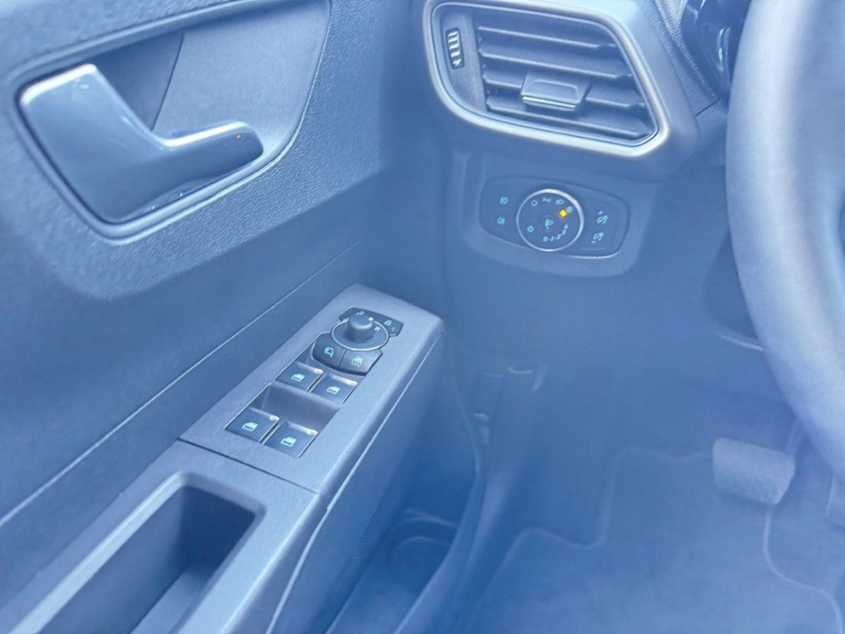 Fahrzeugabbildung Ford Tourneo Courier 1.5 Ecoboost Titanium Automatik