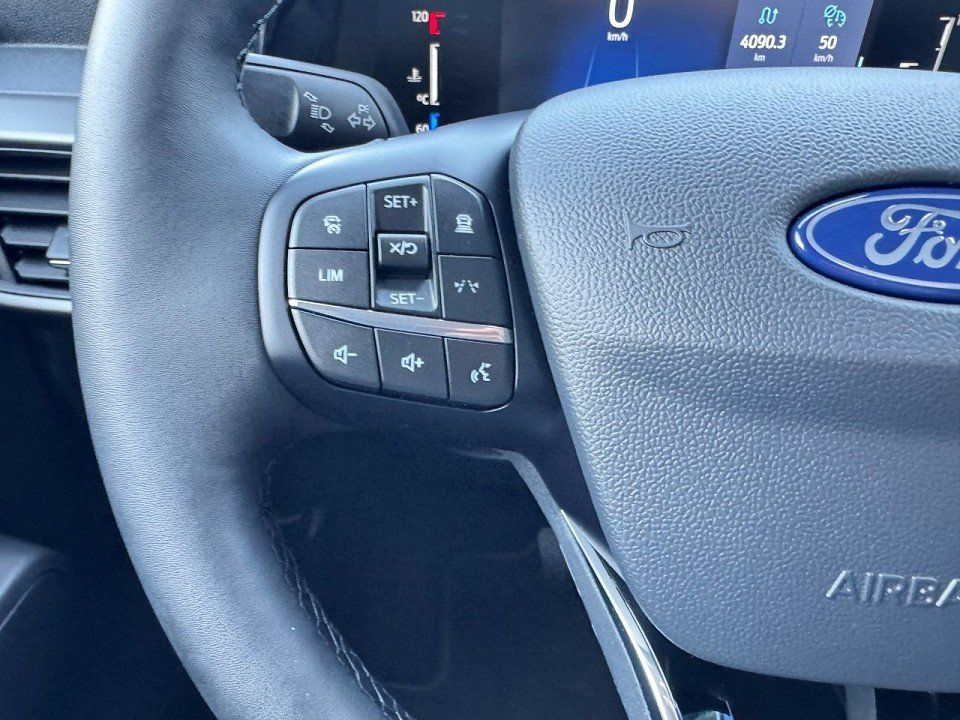 Fahrzeugabbildung Ford Tourneo Courier 1.5 Ecoboost Titanium Automatik