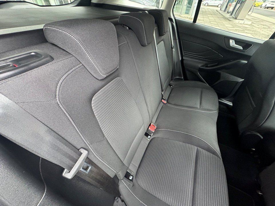 Fahrzeugabbildung Ford Focus Turnier 1.5 Ecoblue Titanium Automatik