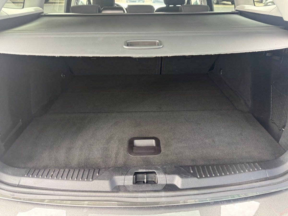 Fahrzeugabbildung Ford Focus Turnier 1.5 Ecoblue Titanium Automatik