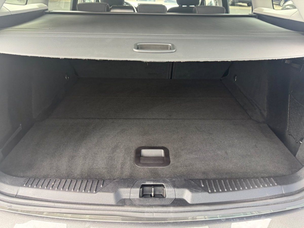 Fahrzeugabbildung Ford Focus Turnier 1.5 Ecoblue Titanium Automatik