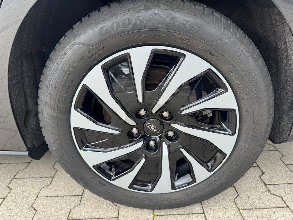 Fahrzeugabbildung Ford Focus Turnier 1.5 Ecoblue Titanium Automatik