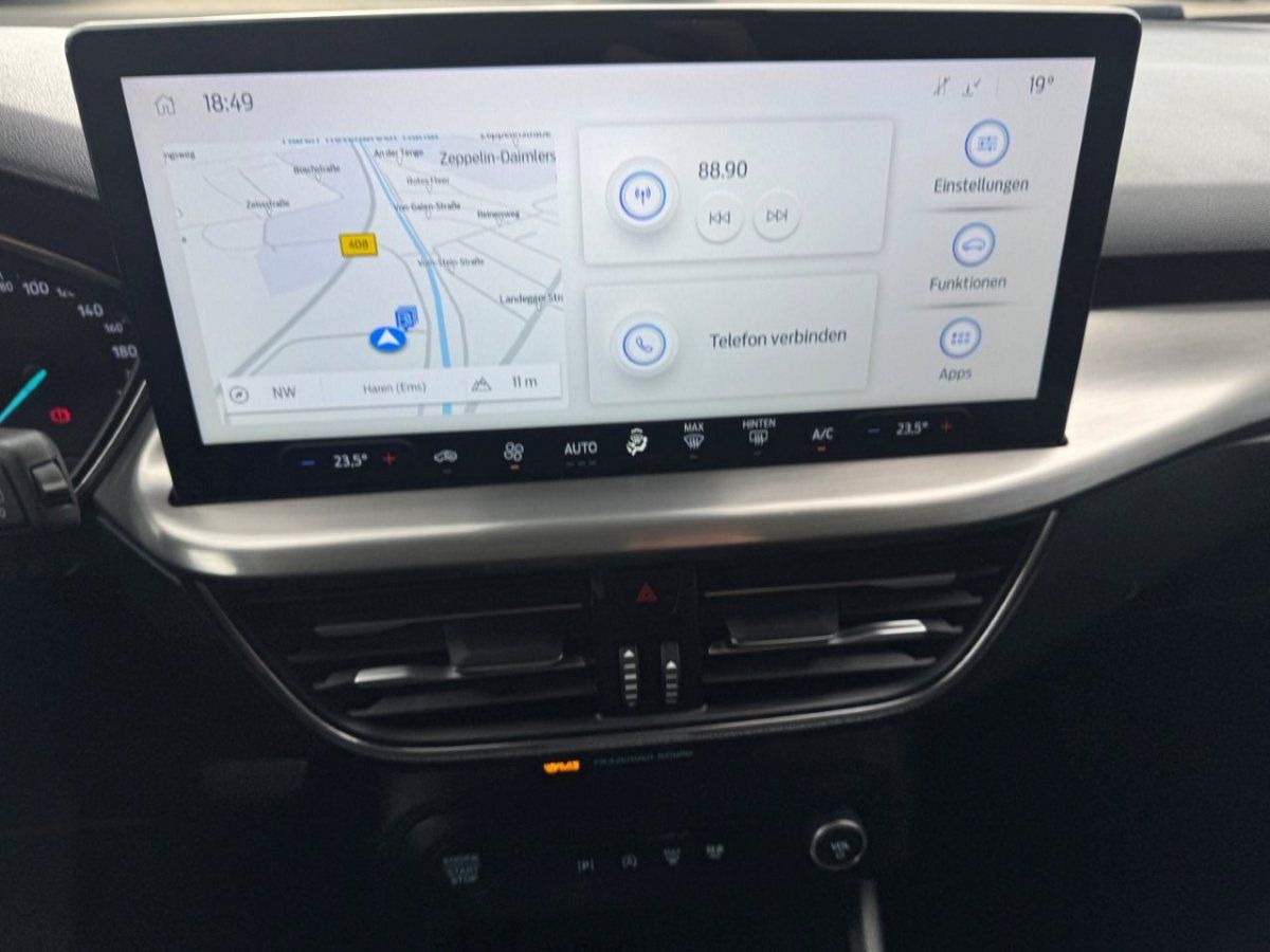 Fahrzeugabbildung Ford Focus Turnier 1.5 Ecoblue Titanium Automatik