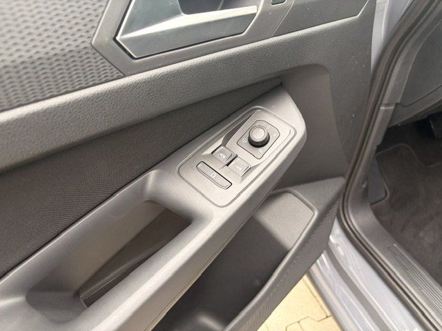 Fahrzeugabbildung Ford Tourneo Connect 2.0 Ecoblue Active Automatik