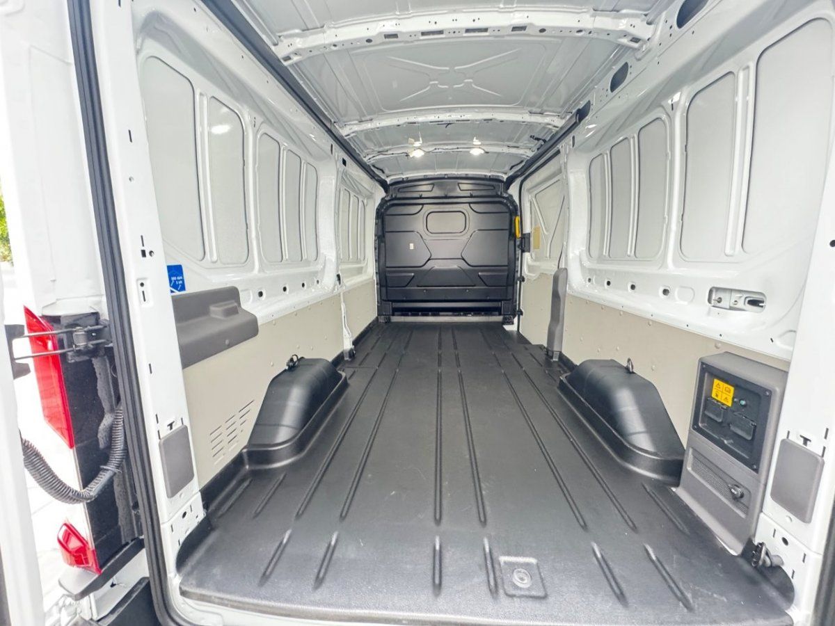 Fahrzeugabbildung Ford E-Transit 89kW 198kW 350L3 Kasten Trend