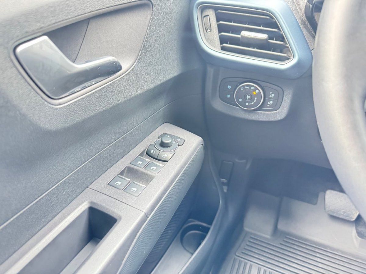 Fahrzeugabbildung Ford Tourneo Courier Active 1,0 EcoBoost Automatik