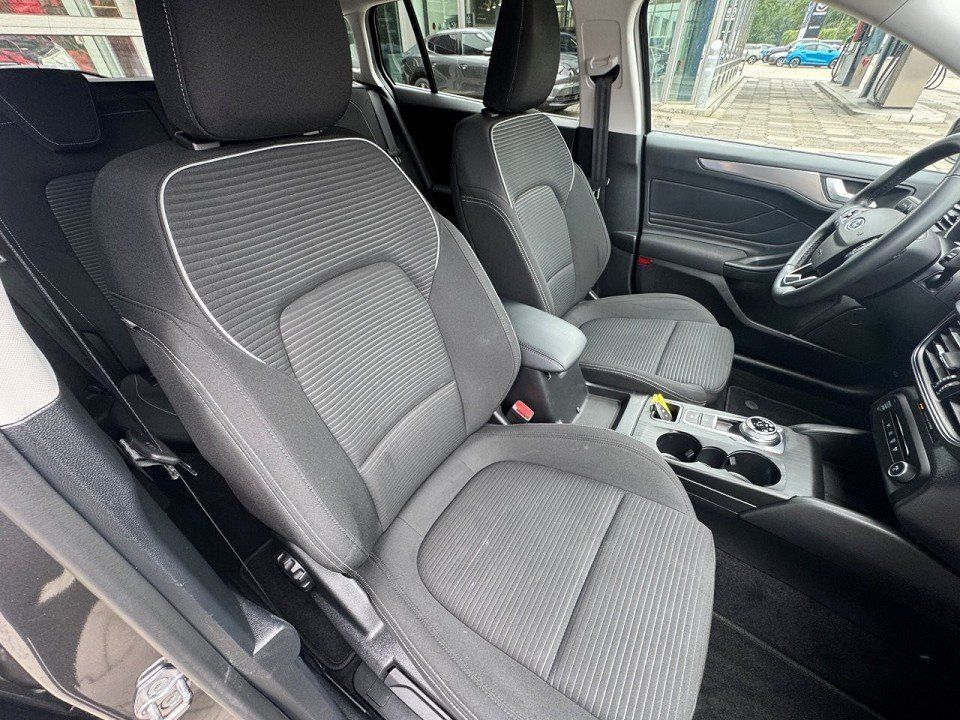 Fahrzeugabbildung Ford Focus Turnier 1.5 Ecoblue Titanium Automatik