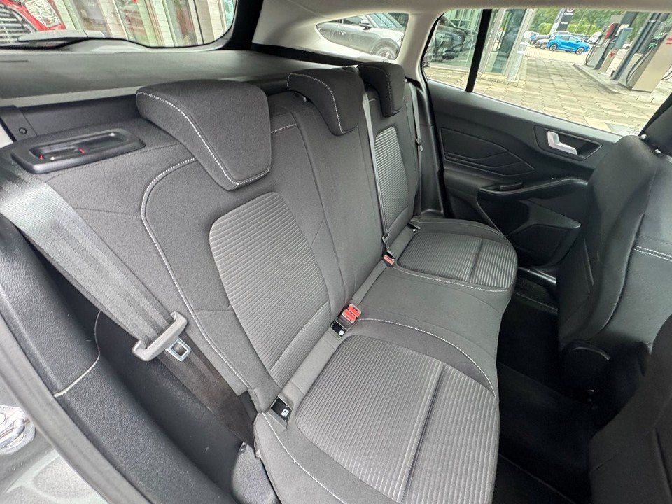 Fahrzeugabbildung Ford Focus Turnier 1.5 Ecoblue Titanium Automatik