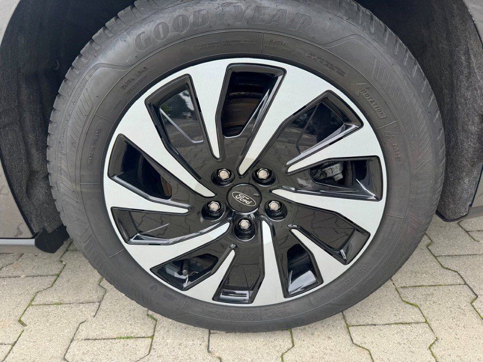 Fahrzeugabbildung Ford Focus Turnier 1.5 Ecoblue Titanium Automatik