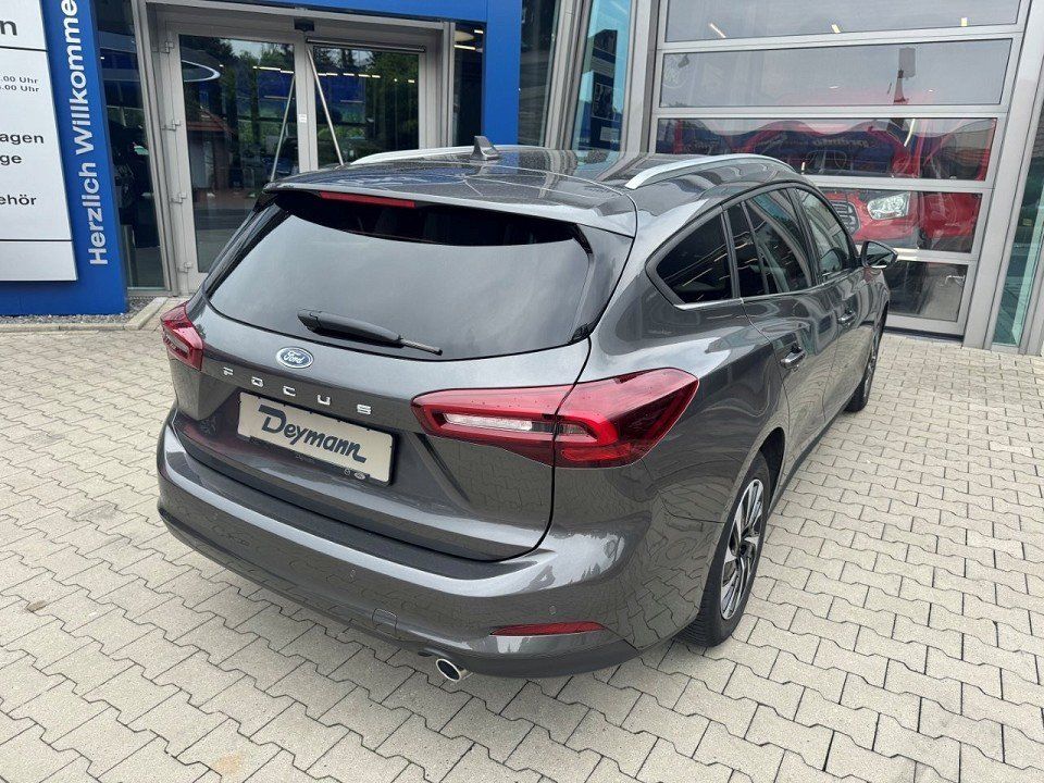Fahrzeugabbildung Ford Focus Turnier 1.5 Ecoblue Titanium Automatik