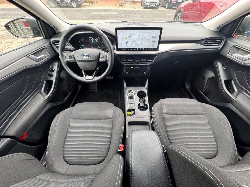 Fahrzeugabbildung Ford Focus Turnier 1.5 Ecoblue Titanium Automatik