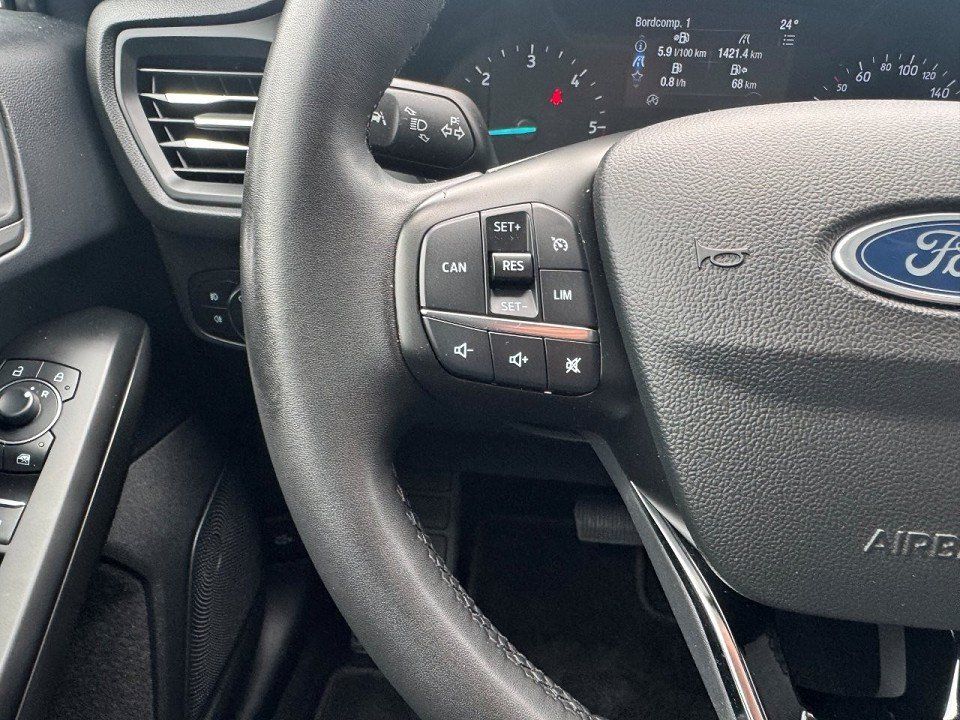 Fahrzeugabbildung Ford Focus Turnier 1.5 Ecoblue Titanium Automatik