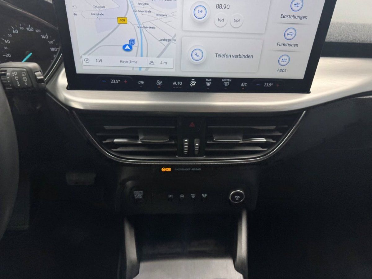 Fahrzeugabbildung Ford Focus Turnier 1.5 Ecoblue Titanium Automatik