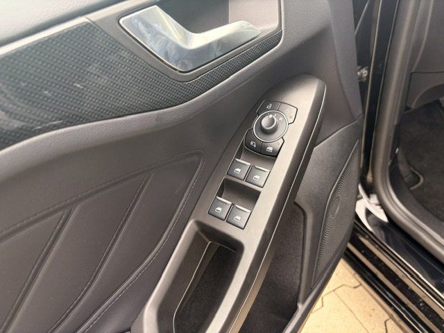 Fahrzeugabbildung Ford Focus Turnier 1,5 EcoBlue ST-Line Automatik