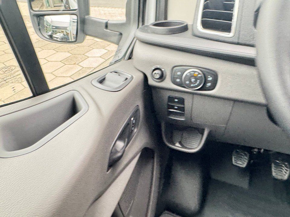 Fahrzeugabbildung Ford Transit 2,0 Ecoblue 350 L3 Doka Pritsche Trend